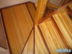 Комбинированная маршевая лестница в тетивах