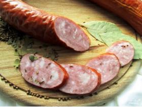Колбасы и мясные деликатесы