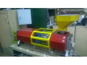 Малогабаритный термопластавтомат