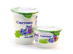 Сметана в пластиковых стаканах