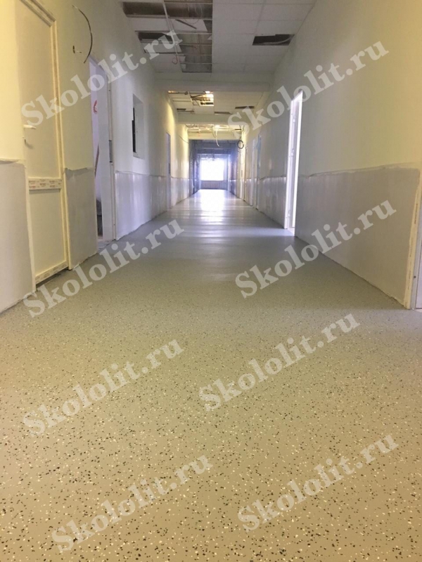 Объект: Больница. Устройство промышленного эпоксидного наливного покрытия с флоками и лаком. 