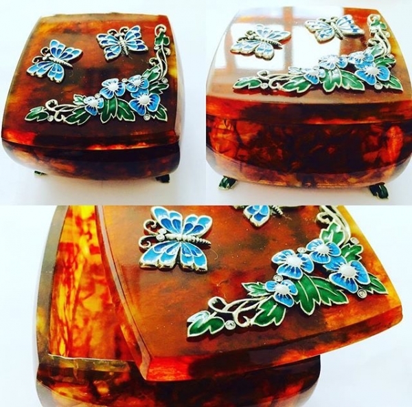 Шкатулка из янтаря 